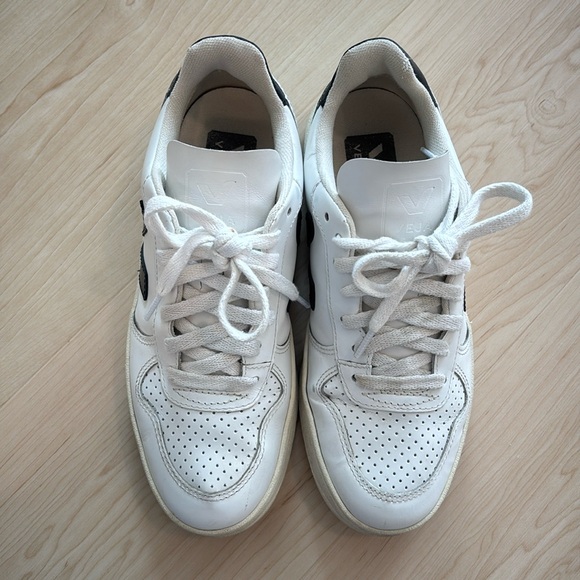 Veja V-10 White Black - Picture 2 of 9